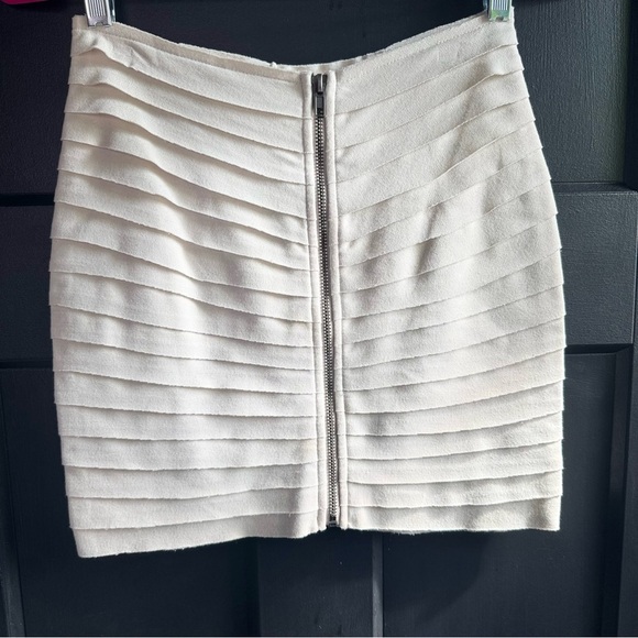 Urban Outfitters Silence & Noise Size Small Elegant Cream Mini Skirt ⭐ - Picture 1 of 6